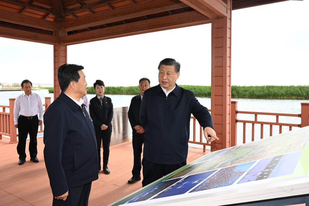 Xi pide esfuerzos sostenidos para crear nuevos milagros en lucha contra la desertificación