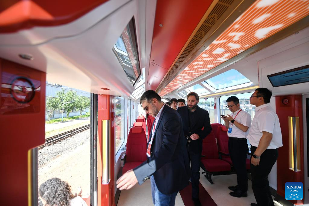 Fabricante chino produce primer tren ligero de nueva energía para Argentina