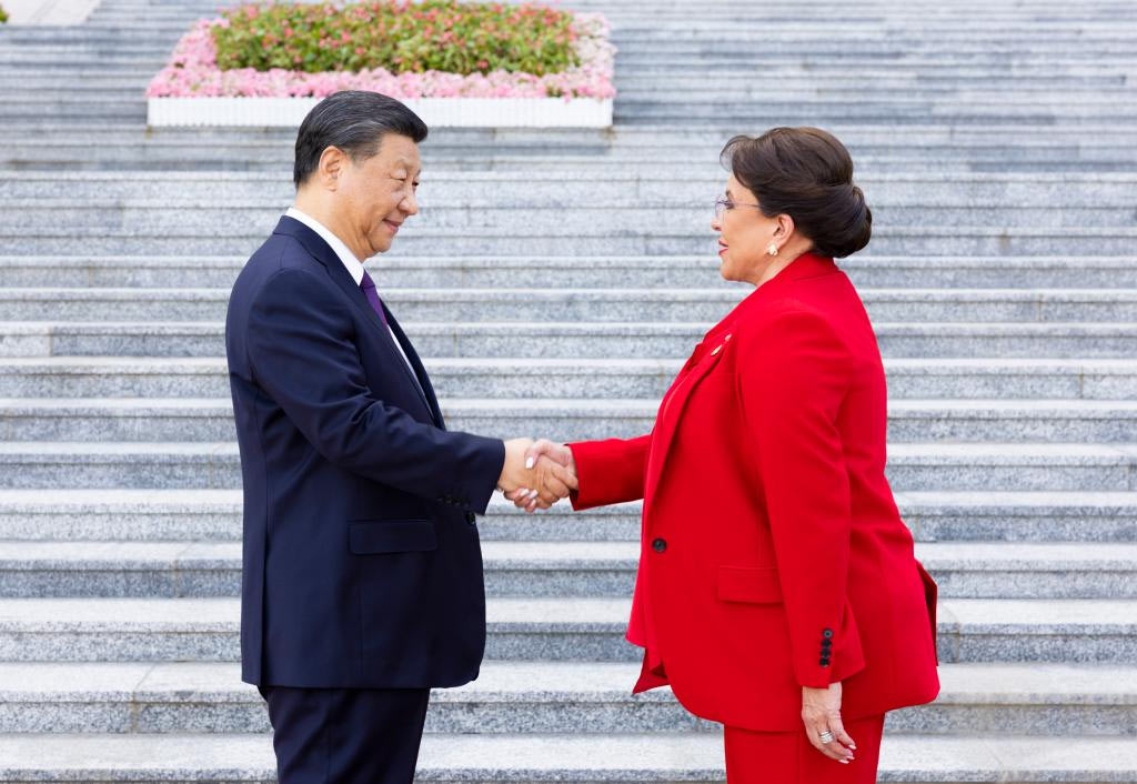 Xi y Xiomara Castro trazan rumbo de lazos entre China y Honduras en reunión histórica