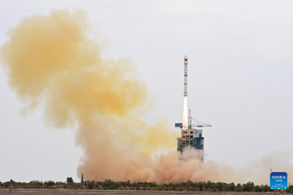 China lanza nuevo satélite para probar tecnologías de internet satelital