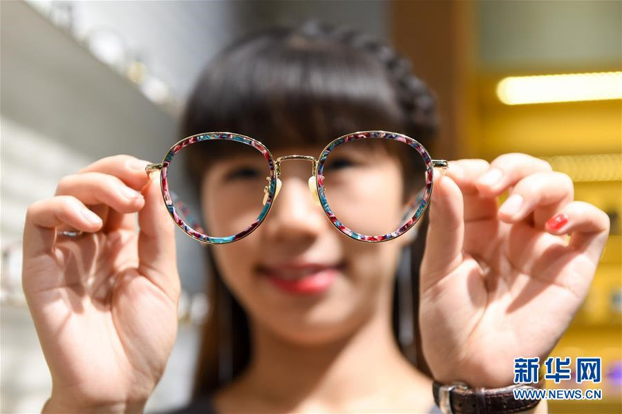 Danyang, la capital de las gafas en China: produce más de 400 millones de gafas al año, lo que representa la mitad del total mundial