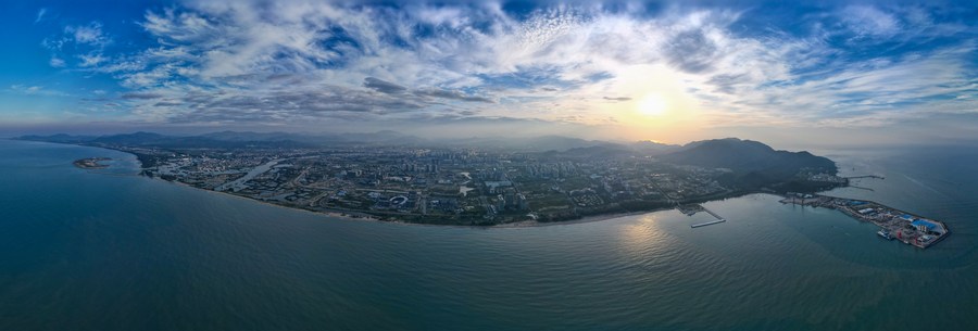 Vista aérea de la ciudad científica y tecnológica de la bahía de Yazhou, en Sanya, en la provincia de Hainan, sur de China, el 17 de octubre de 2022. (Xinhua/Yang Guanyu)