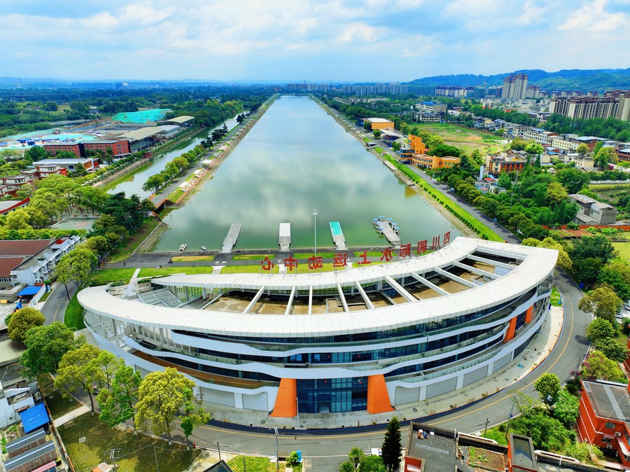 Una vista aérea de la Escuela de Deportes Acuáticos de Sichuan. [Foto cortesía del sitio web de la Universiada de Chengdu]