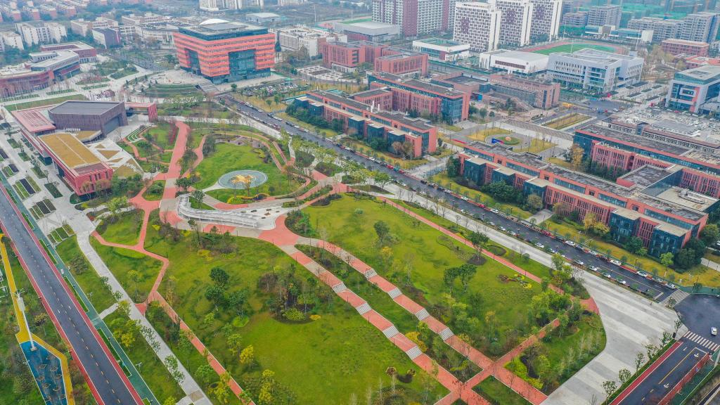 La foto tomada el 8 de diciembre de 2021 muestra la Villa de la Universiada de Chengdu en Chengdu, en la provincia de Sichuan, en el suroeste de China. [Foto/Xinhua]