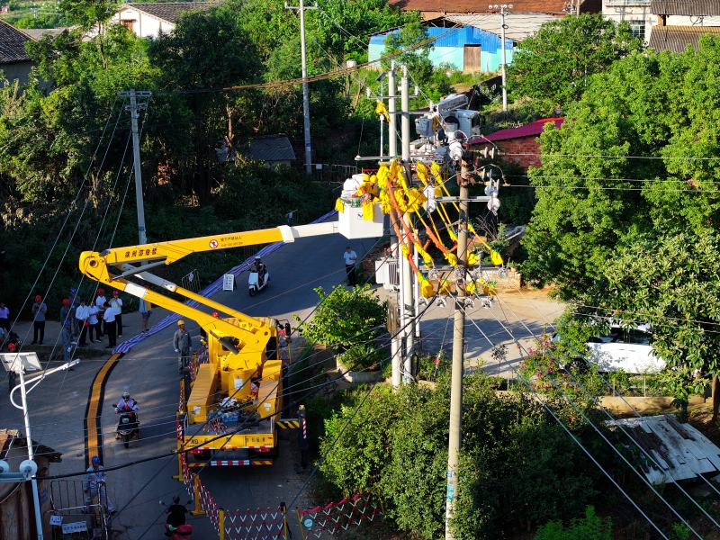Hunan organiza por primera vez un mantenimiento centralizado en vivo de la red eléctrica a gran escala