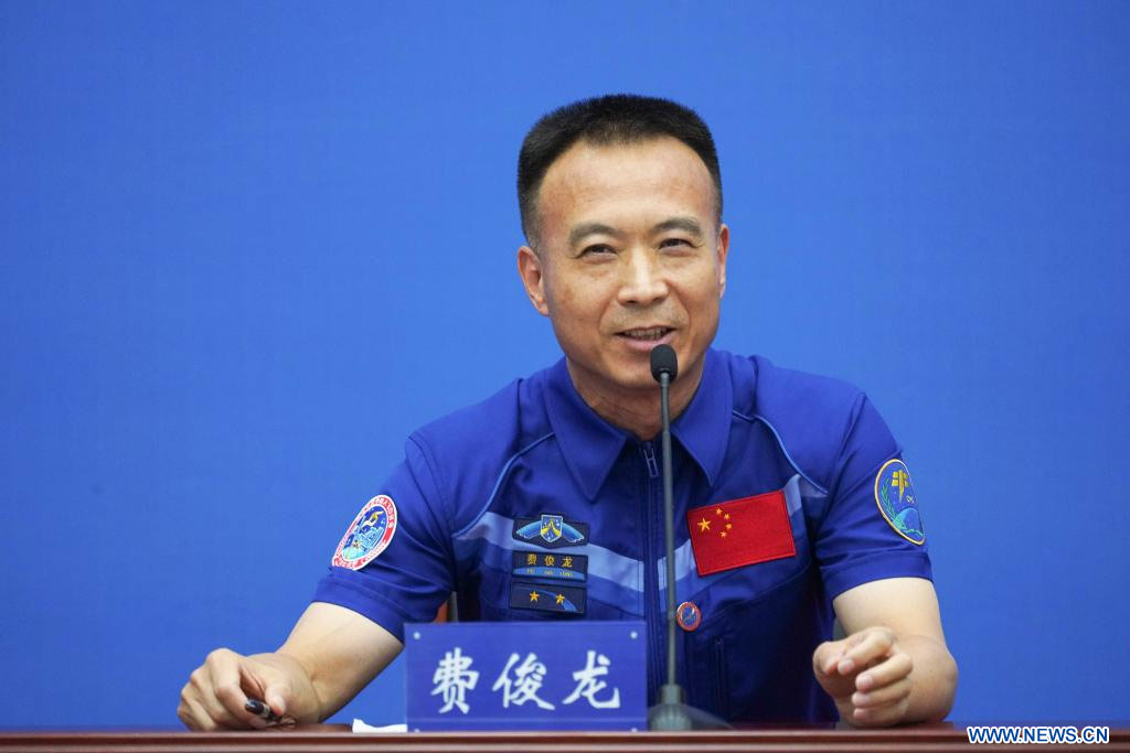 Astronautas de Shenzhou-15 se reúnen con la prensa después de cuarentena y recuperación inicial