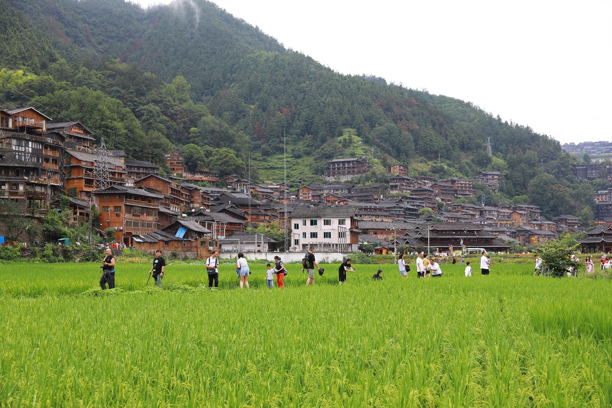 Una aldea de Guizhou recibe multitud de visitantes