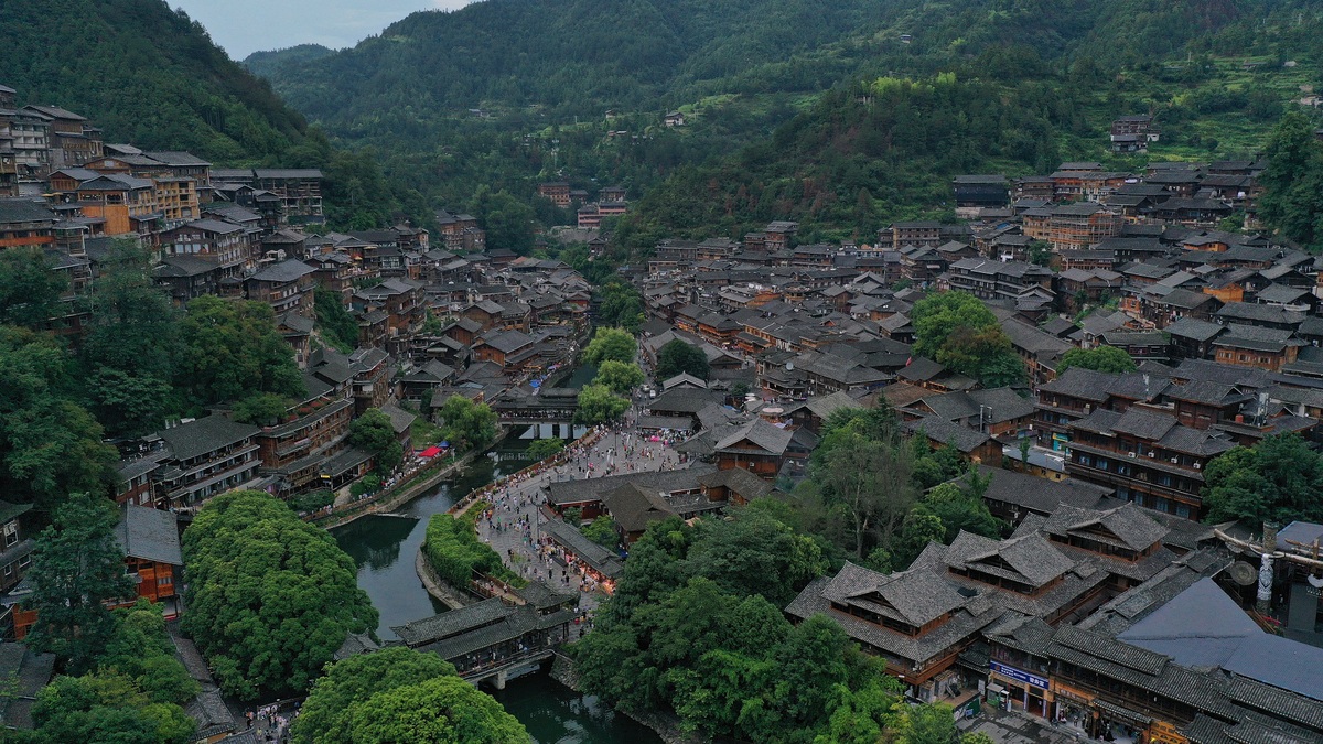 Una aldea de Guizhou recibe multitud de visitantes