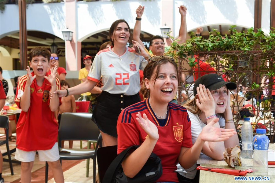 Aficionados festejan después de que España ganara la final ante Inglaterra en la Copa Mundial Femenina