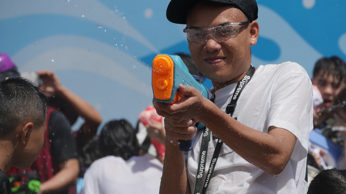 Festival del agua trae diversión y frescura a Hainan