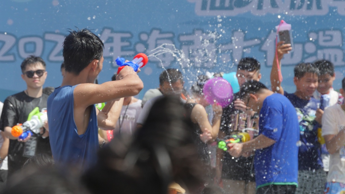 Festival del agua trae diversión y frescura a Hainan