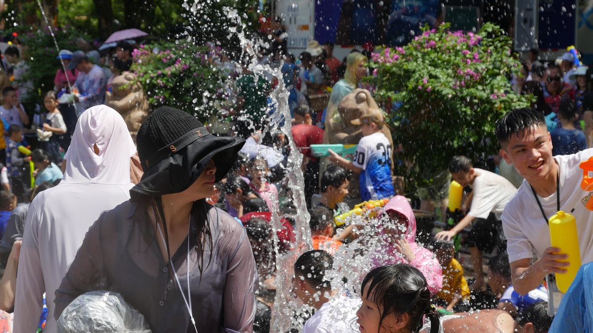 Festival del agua trae diversión y frescura a Hainan