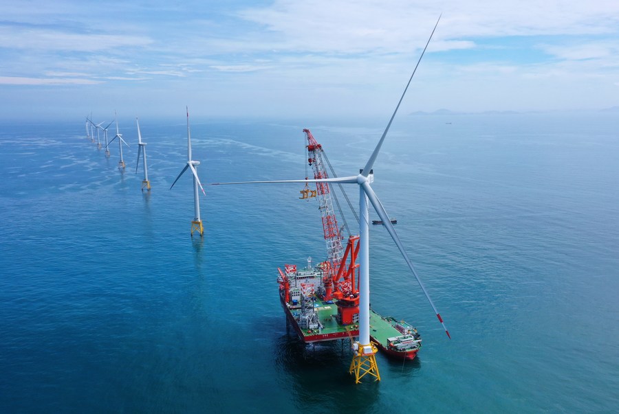 Turbina eólica de 16 megavatios instalada en el parque eólico marino de Fujian, operado por Corporación China de las Tres Gargantas frente a la costa de la provincia de Fujian, 28 de junio del 2023. [Foto: Xinhua]