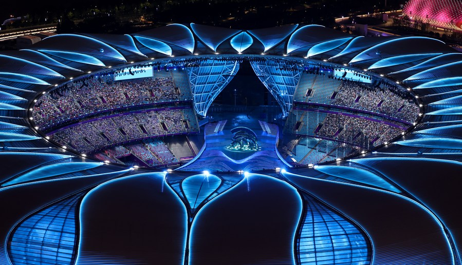 Imagen del 23 de septiembre de 2023 del Centro Deportivo Olímpico de Hangzhou previo a la ceremonia de inauguración de los XIX Juegos Asiáticos, en Hangzhou, en la provincia de Zhejiang, en el este de China. (Xinhua/Cheng Tingting)