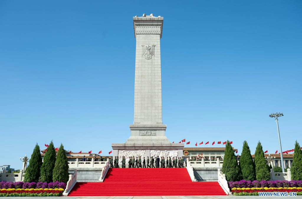 Se celebra en Beijing acto solemne de presentación de ofrendas florales por el Día de los Mártires