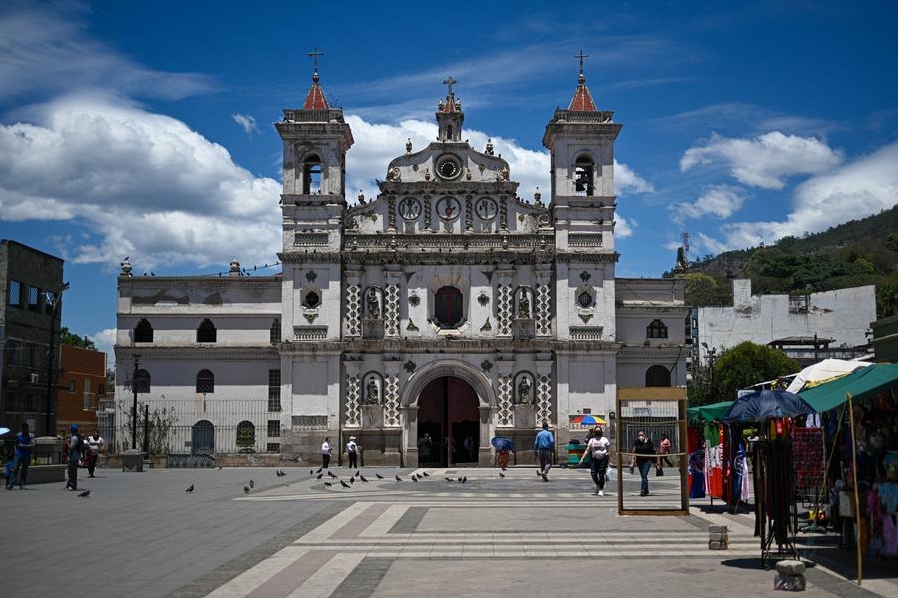 Vista del 26 de marzo de 2023 de una iglesia en Tegucigalpa, Honduras. (Xinhua/Xin Yuewei)