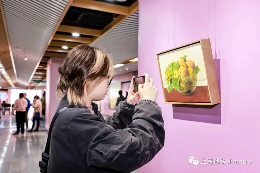 Reproducciones de obras del realismo español se exhiben en estación del metro de Shanghai