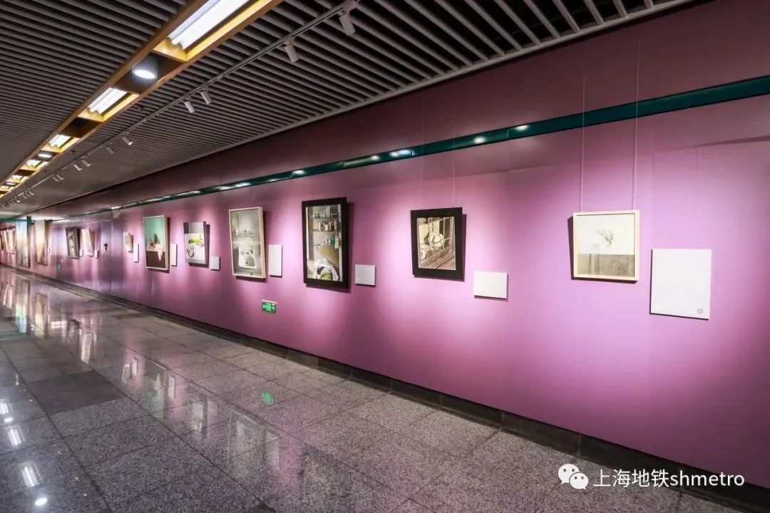 Reproducciones de obras del realismo español se exhiben en estación del metro de Shanghai