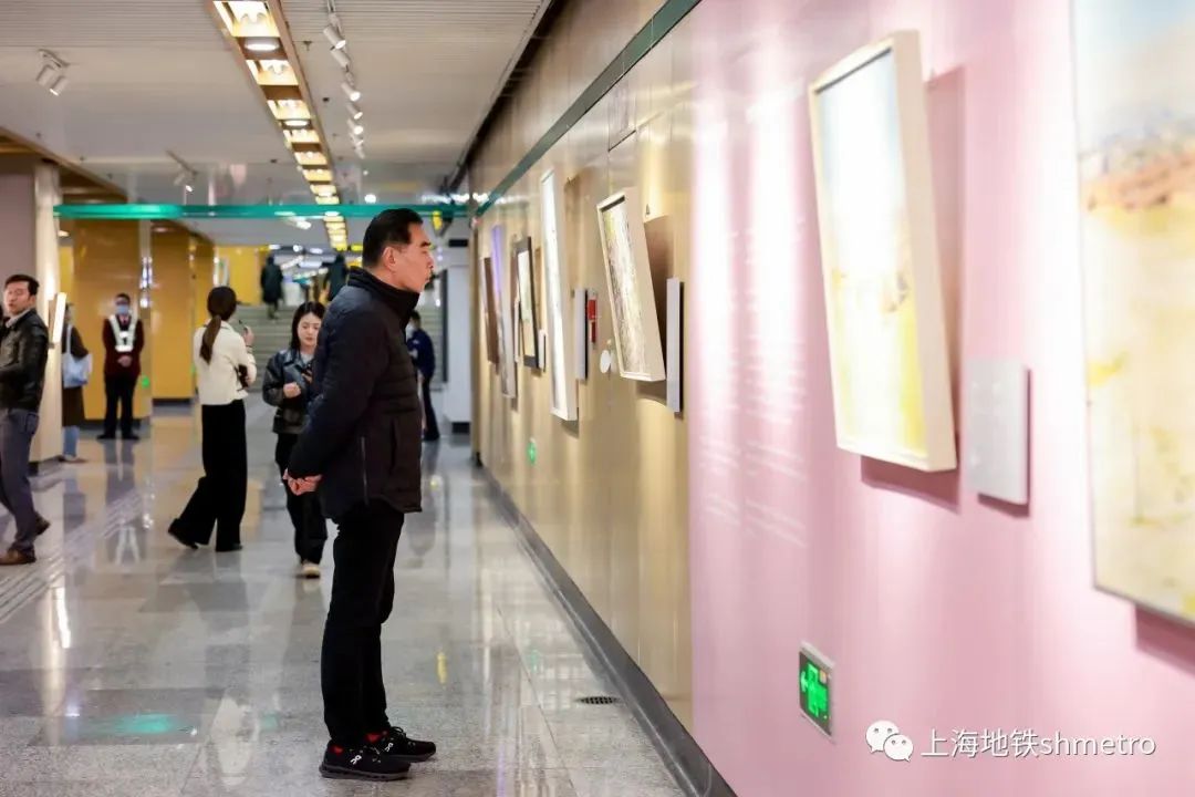 Reproducciones de obras del realismo español se exhiben en estación del metro de Shanghai