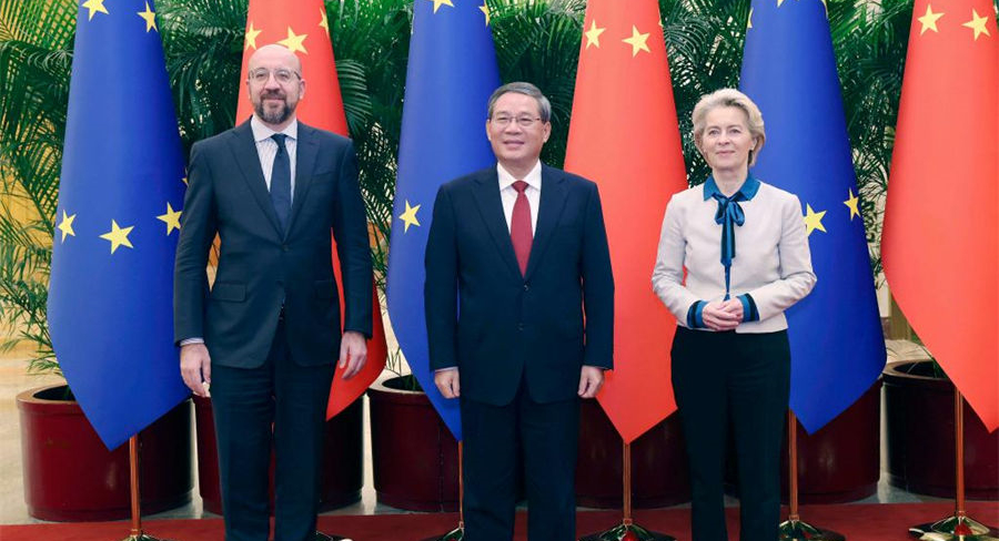 Primer ministro chino copreside 24ª Cumbre China-UE con líderes de UE