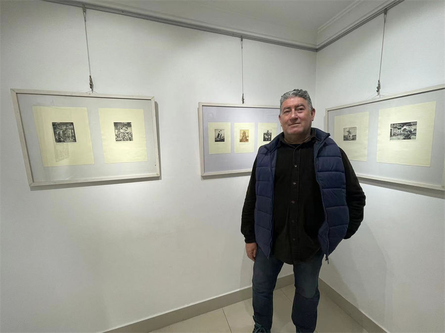 “La buena memoria” uruguaya crea y expone en Beijing