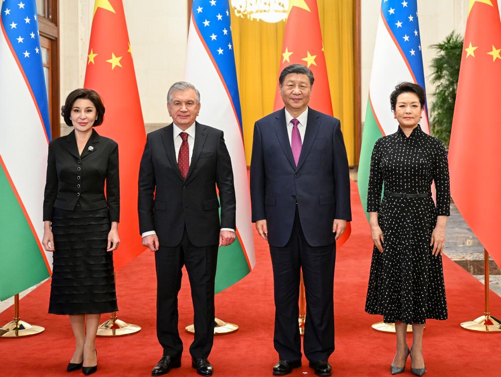 Xi y presidente uzbeko sostienen conversaciones y elevan relaciones a asociación estratégica integral a todo tiempo en la nueva era