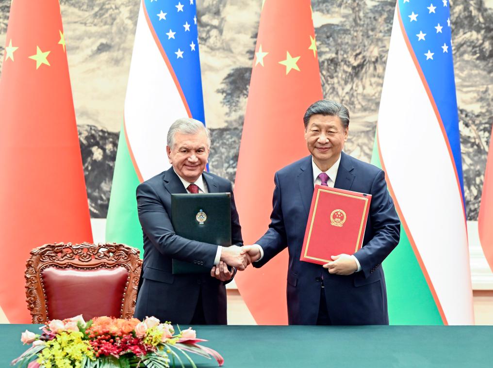 Xi y presidente uzbeko sostienen conversaciones y elevan relaciones a asociación estratégica integral a todo tiempo en la nueva era