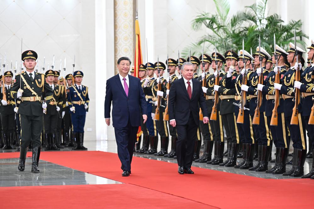 Xi y presidente uzbeko sostienen conversaciones y elevan relaciones a asociación estratégica integral a todo tiempo en la nueva era