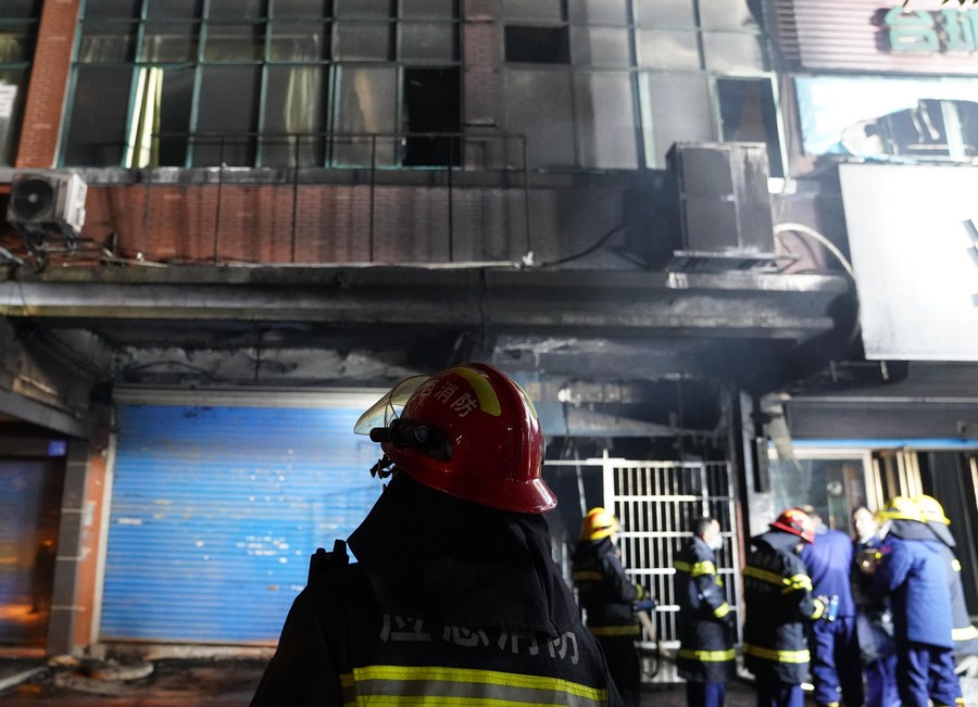 Envían expertos a dirigir tratamiento médico tras incendio en Jiangxi