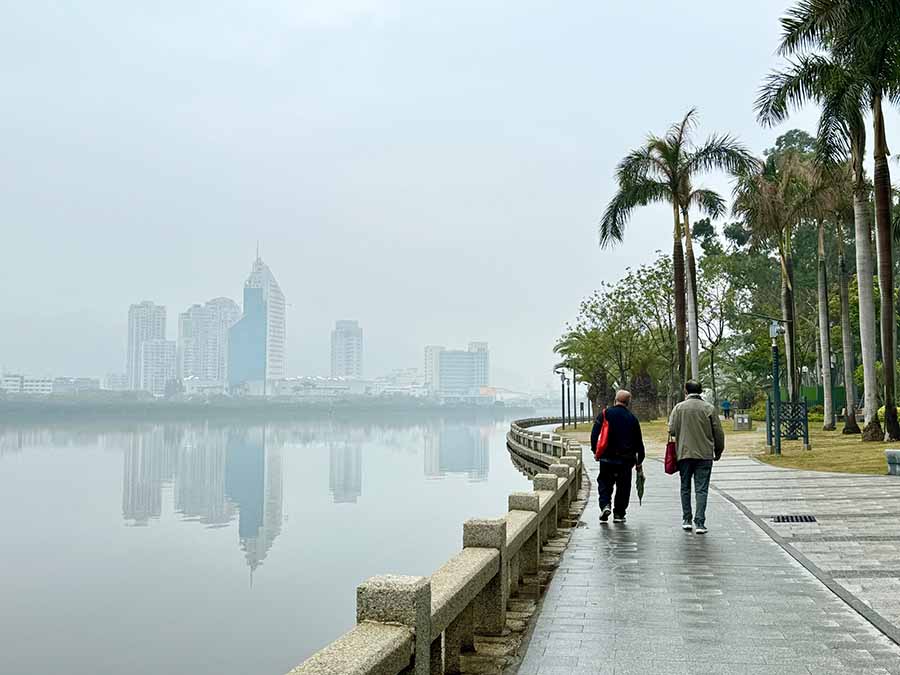 El lago Yundang en la niebla es como un país de hadas en la tierra