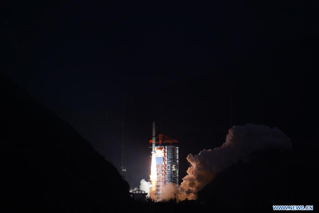 Un cohete portador Gran Marcha-2C que transporta los 11 satélites de la constelación Geely-02 despega desde el Centro de Lanzamiento de Satélites de Xichang, en la provincia de Sichuan, en el suroeste de China, el 3 de febrero de 2024. China envió el sábado un grupo de 11 satélites al espacio desde el Centro de Lanzamiento de Satélites de Xichang, en la provincia de Sichuan, en el suroeste de China. Transportados por un cohete portador Gran Marcha-2C, los 11 satélites de la constelación Geely-02 despegaron a las 07:37 (hora de Beijing) del lugar de lanzamiento y entraron en la órbita preestablecida. Esta fue la misión de vuelo número 508 de la serie de cohetes Gran Marcha. (Xinhua/Xiao Xinjiang)