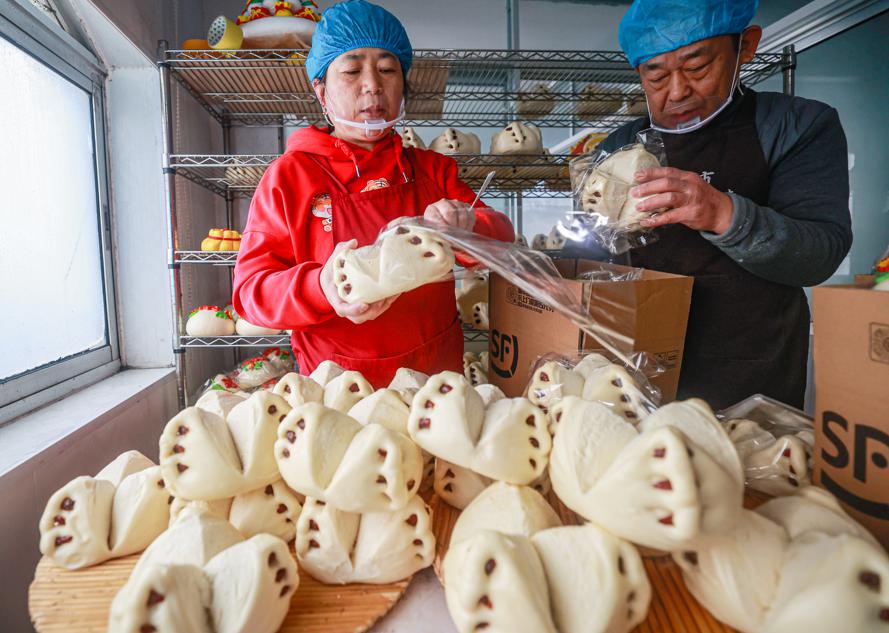 Panaderos en Rongcheng preparan bobos para el año nuevo chino