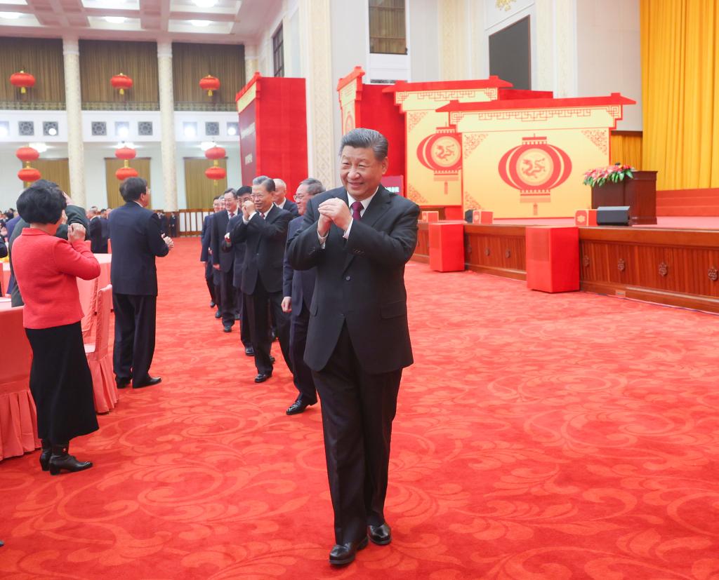 Xi extiende saludos por Fiesta de la Primavera a todos los chinos, urgiendo esfuerzos para escribir nuevo capítulo en avance de modernización china