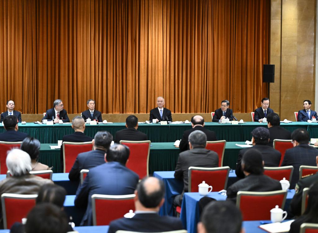 Líderes chinos se unen a diputados de APN y asesores políticos en deliberaciones y debates