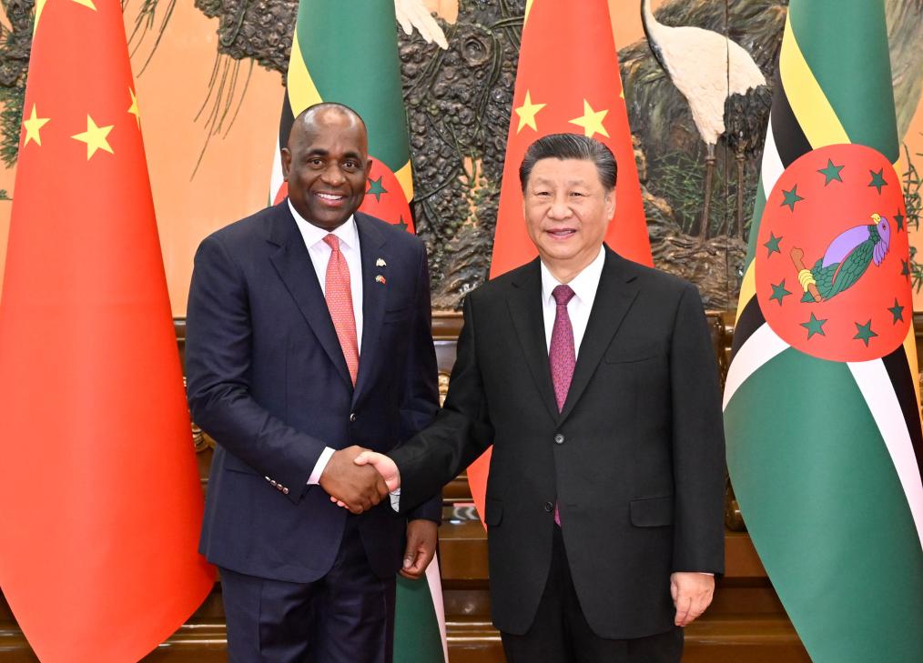 Xi se reúne con primer ministro de Dominica