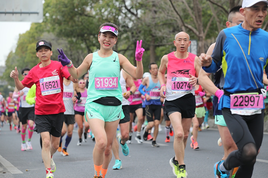 China celebra más de 60 eventos de maratón en un fin de semana