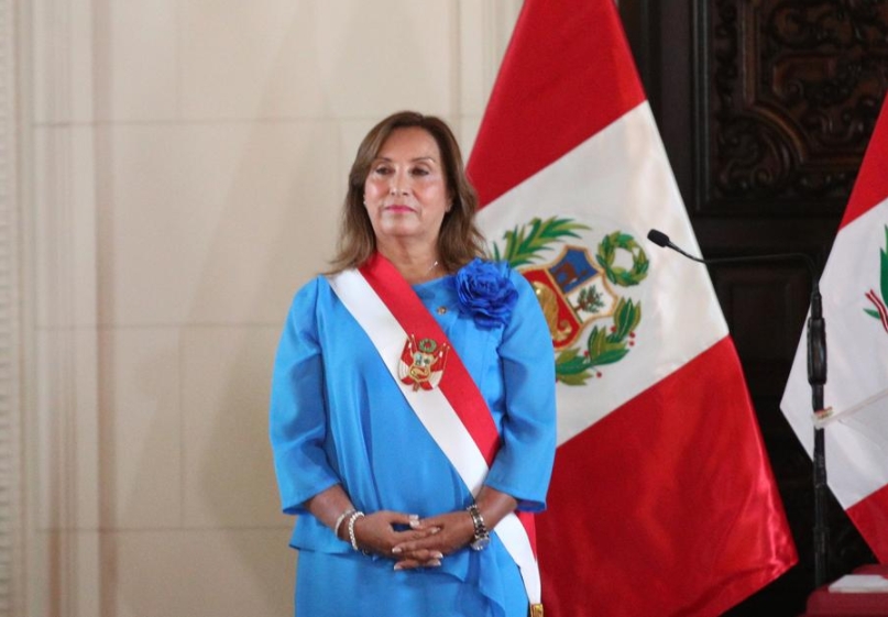Imagen del 6 de marzo de 2024 de la presidenta peruana, Dina Boluarte, asistiendo a la ceremonia de juramentación del gabinete ministerial en el Palacio de Gobierno, en Lima, Perú. (Xinhua/Mariana Bazo) 