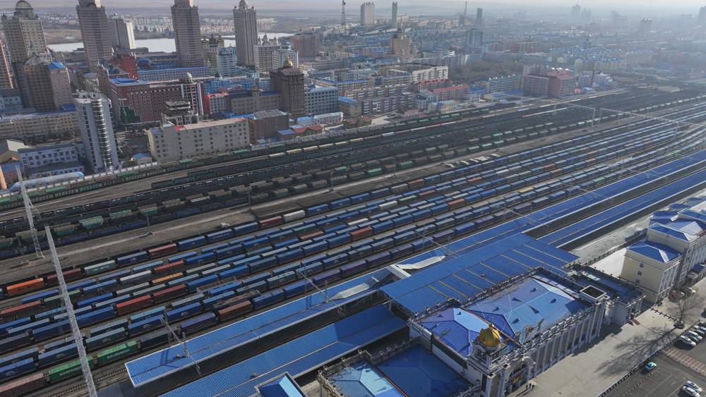 Contenedores en un centro de carga ferroviaria en Tongjiang, provincia de Heilongjiang. [Foto: Huang Xu/Chinadaily.com.cn]