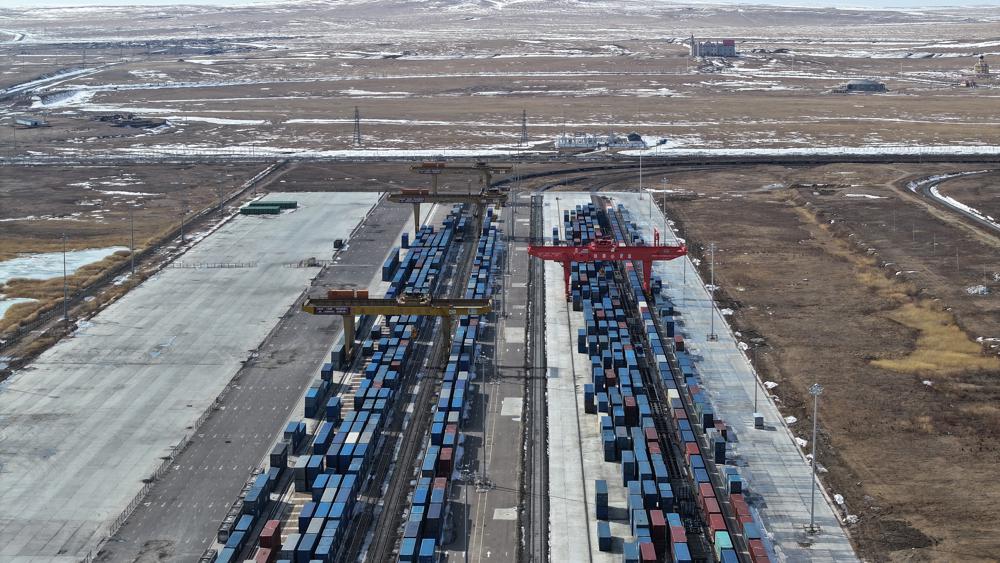 Contenedores en un centro de carga ferroviaria en Tongjiang, provincia de Heilongjiang. [Foto: Huang Xu/Chinadaily.com.cn]