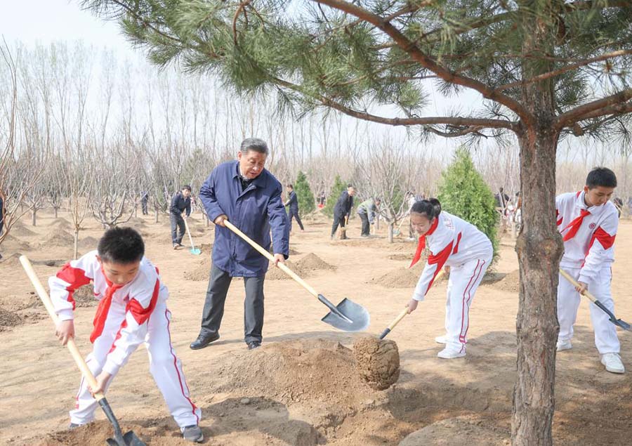 Xi planta árboles en Beijing, instando a esfuerzos nacionales de forestación para una China hermosa