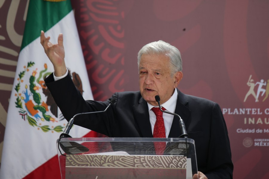 Imagen del 12 de febrero de 2024 del presidente mexicano, Andrés Manuel López Obrador, pronunciando un discurso en la Ciudad de México, capital de México. (Xinhua/Francisco Cañedo)