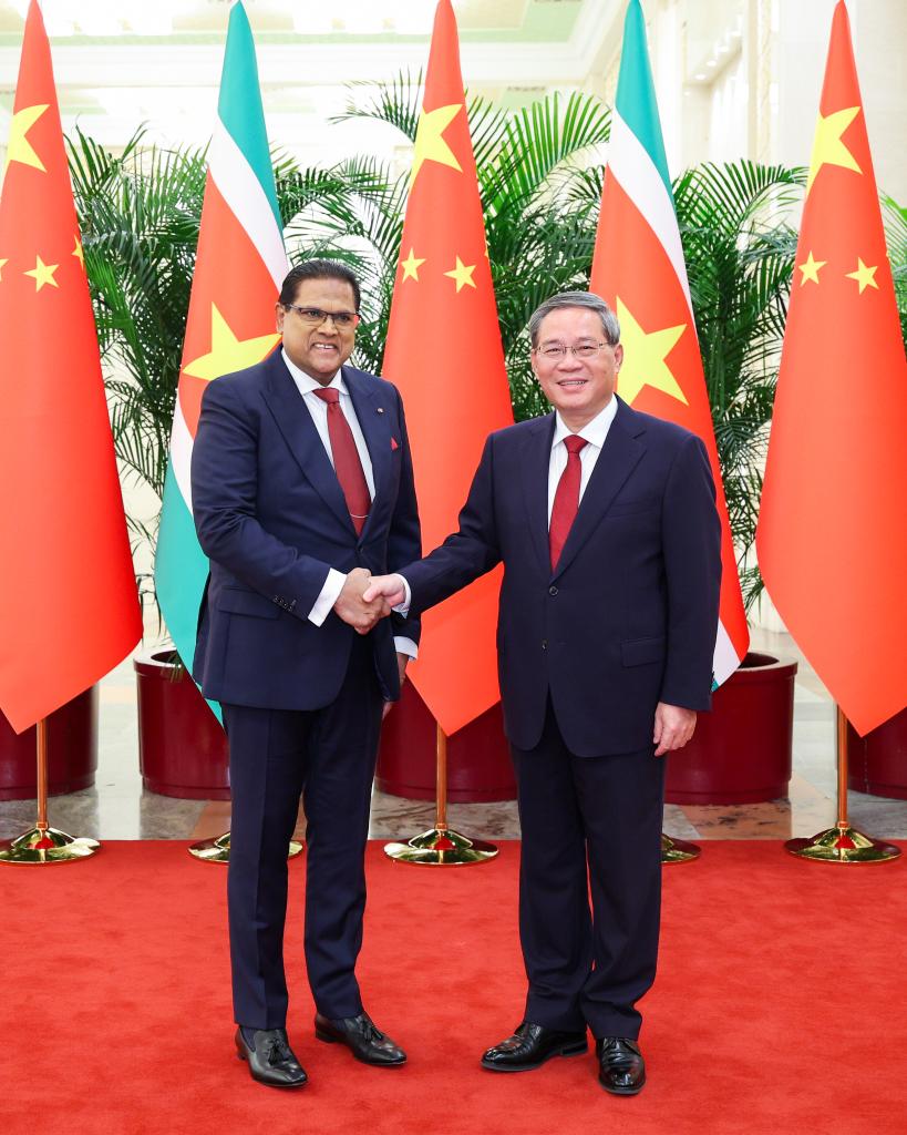 Primer ministro chino se reúne con presidente de Surinam