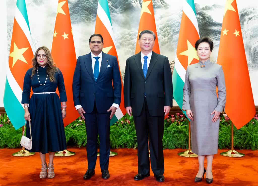 Xi sostiene conversaciones con presidente de Surinam