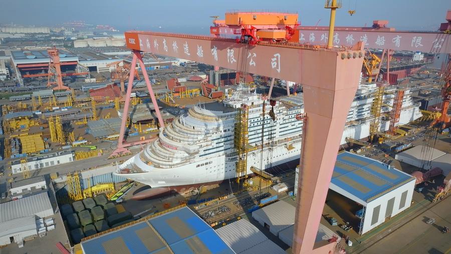 Vista panorámica de un crucero en construcción, en el astillero Waigaoqiao Shipbuilding Corp., en Shanghai, este de China, el 20 de diciembre de 2022. (Xinhua)