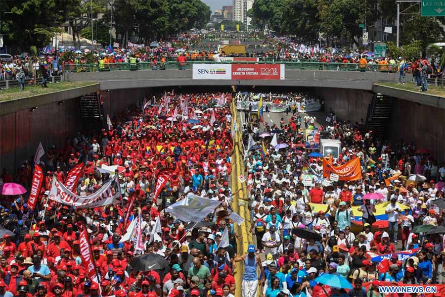 Trabajadores venezolanos marchan en respaldo a Maduro y contra sanciones estadounidenses