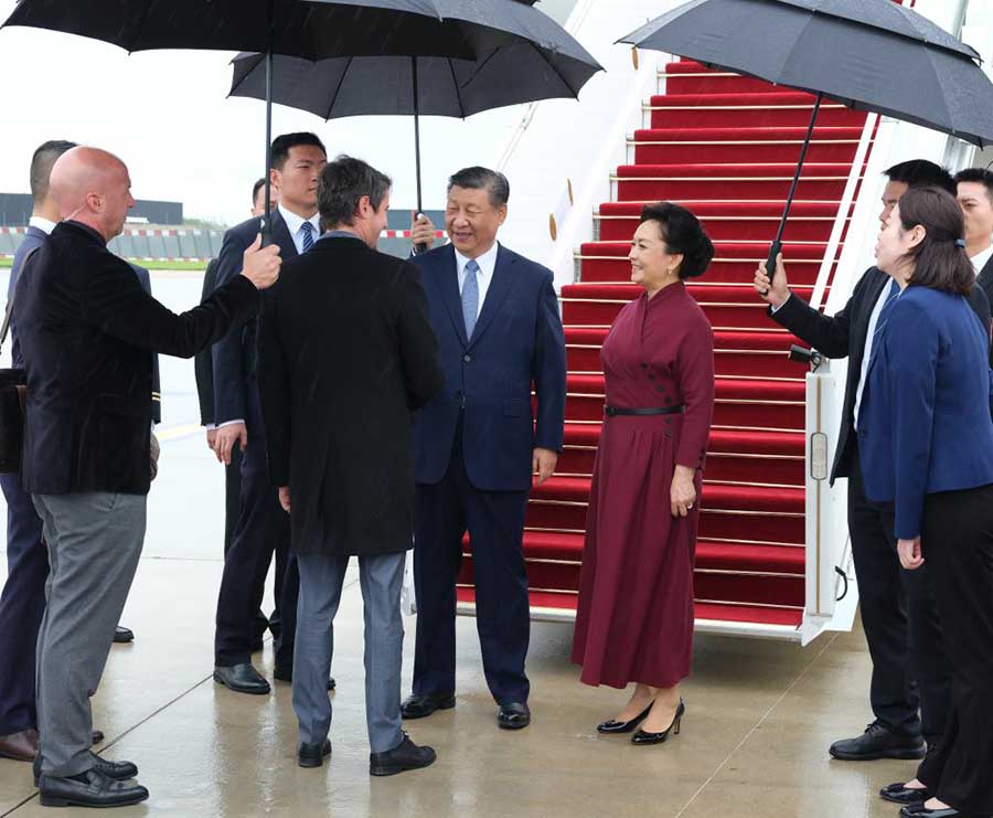 Primer ministro francés recibe a Xi con saludo chino "Nihao"