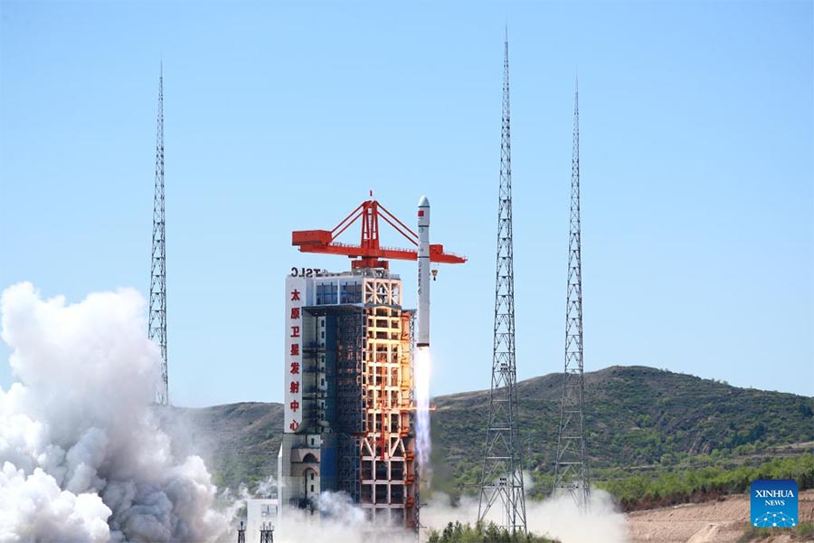 Cohete Gran Marcha-6C de China realiza vuelo inaugural