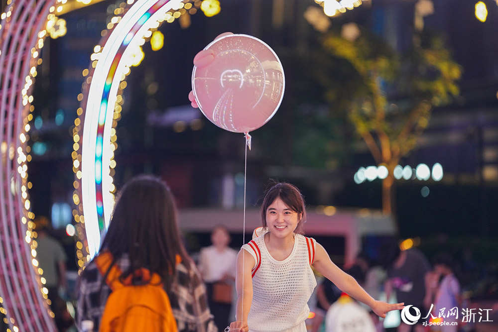 Una calle de un kilómetro condensa la “economía nocturna” de Hangzhou