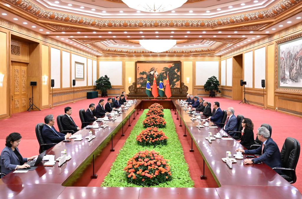 El presidente chino, Xi Jinping, se reúne con el vicepresidente brasileño, Geraldo Alckmin, quien se encuentra en una visita oficial en China, en el Gran Palacio del Pueblo, en Beijing, capital de China, el 7 de junio de 2024. (Xinhua/Shen Hong)