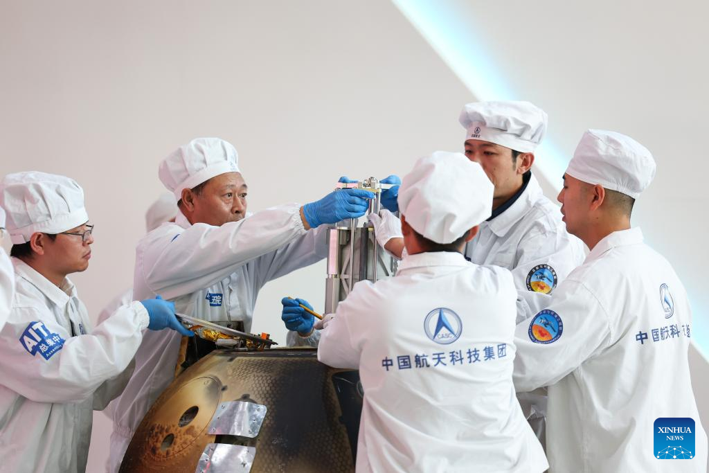 Abierto módulo de retorno de sonda lunar Chang'e-6 tras arribo a Beijing